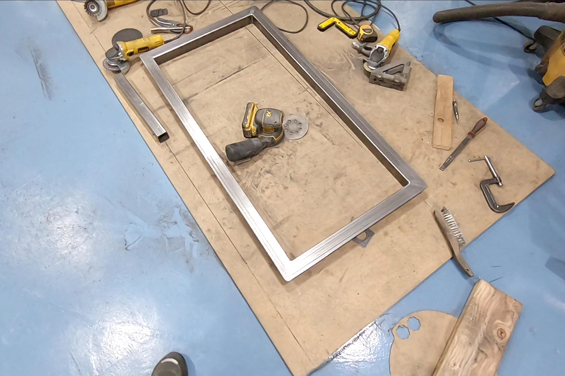 Metalwork trim photo number 18.