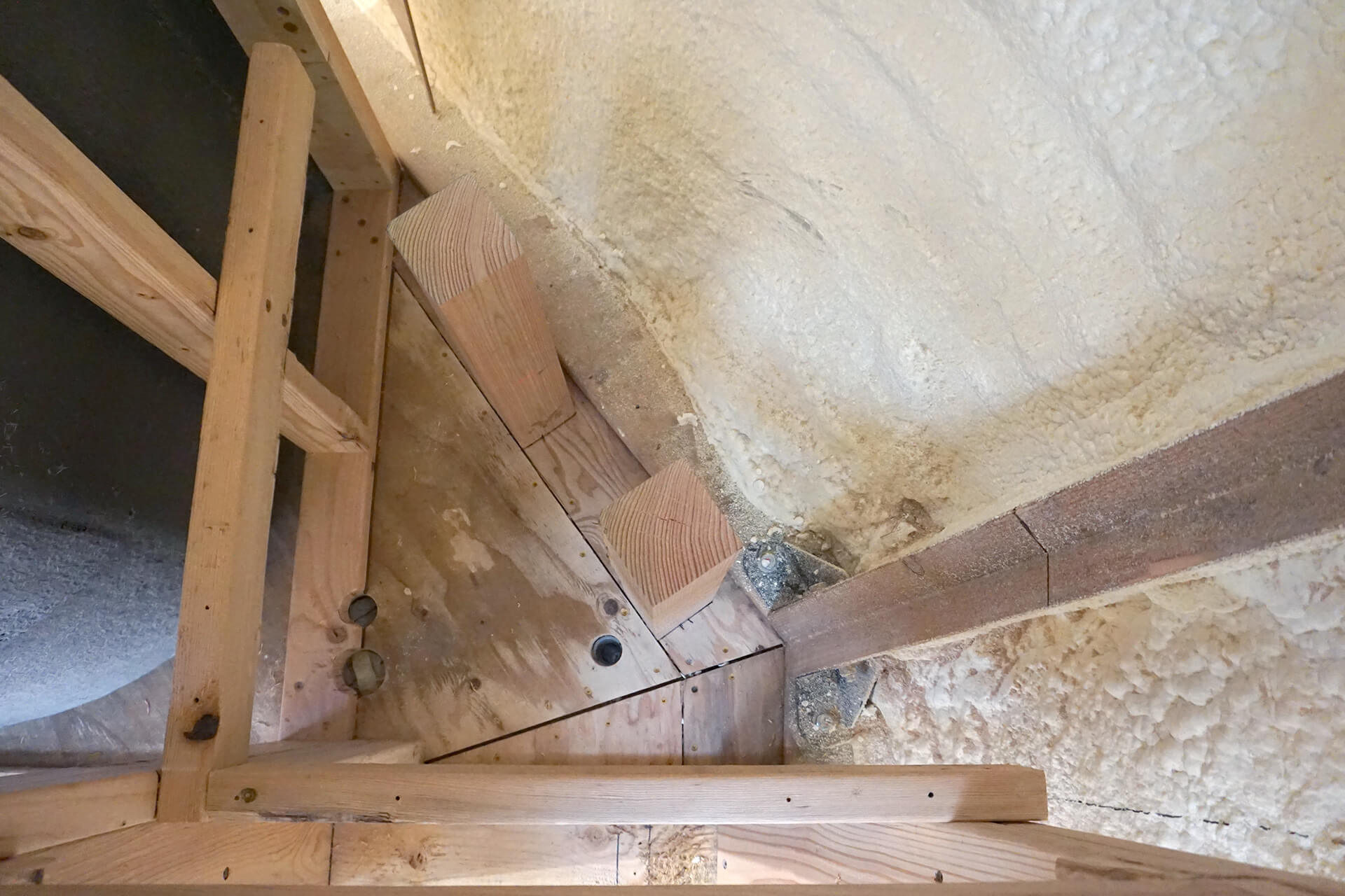 Room framing utility shelf photo number 01.