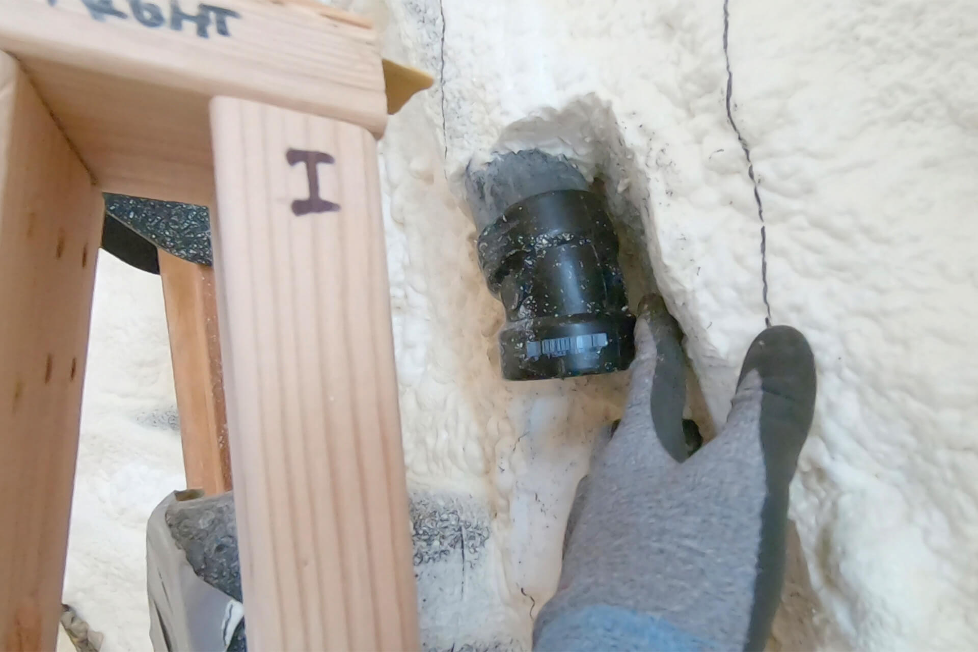 Room framing vent pipe photo number 01.